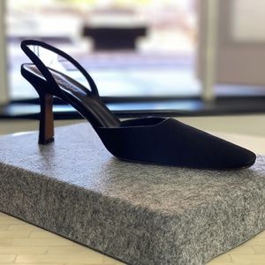 BRAND NEW NEOUS Dracu grosgrain slingback pump